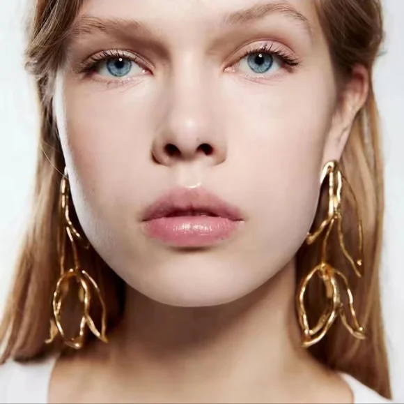 Elegant Gold Drop Earrings - Picture 6 of 7